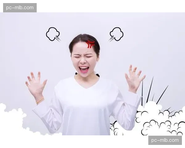 挺举成功后的怒吼：运动员情绪释放瞬间捕捉