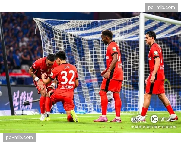 上海海港保留莱昂纳多等夺冠核心,租借横滨水手后腰让·克劳德补强中场 上海海港保留莱昂纳多等夺冠核心,租借横滨水手后腰让·克劳德补强中场