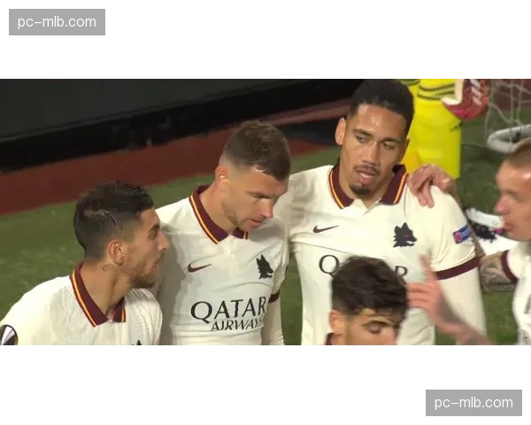 “戏剧性瞬间：佛罗伦萨门将扑点后受伤，替补门将登场再次扑点”