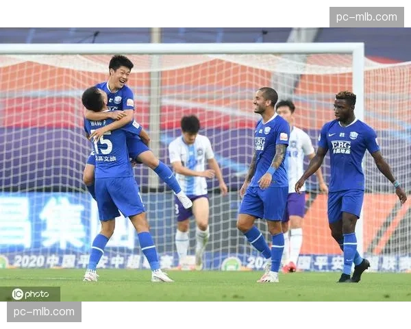 “速报：埃弗顿1-0小胜谢菲联，进球来自第87分钟的角球混战”